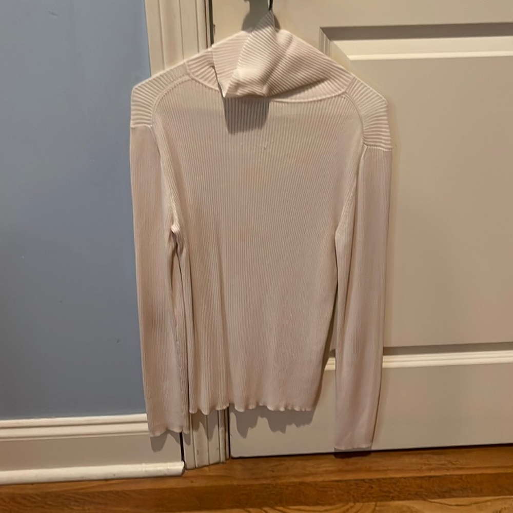 Cream turtle neck thin sweater